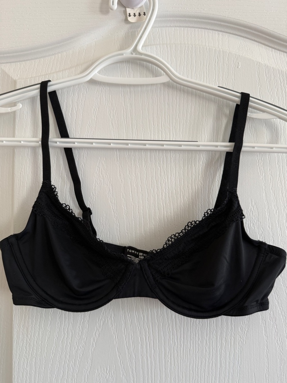 Tommy Hilfiger Black Lace-Trim Underwire Bra with Adjustable Straps